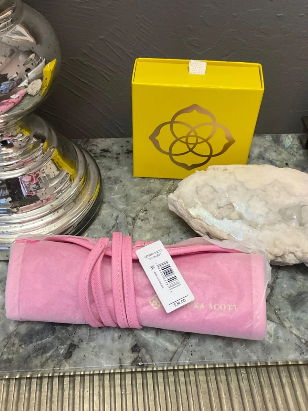 Kendra Scott Travel Organizer Jewelry Roll In Hot Pink - Picture 3 of 7